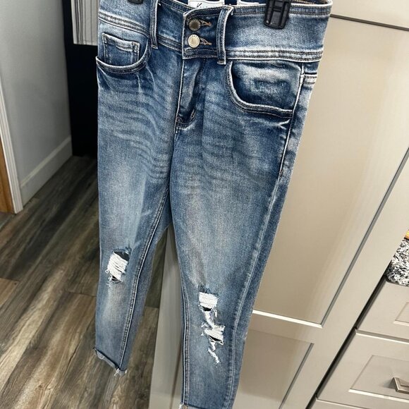 Pants - Like new condition size 25 women’s ankle skinny jeans.